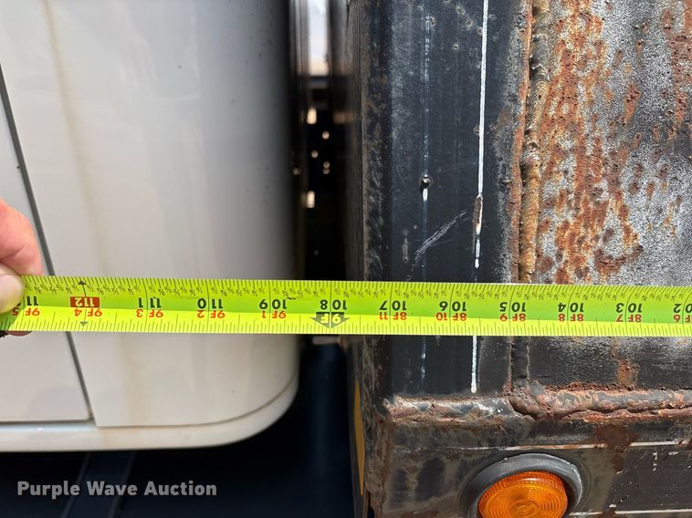 image for item EM2610 2002 International 4700 flatbed truck