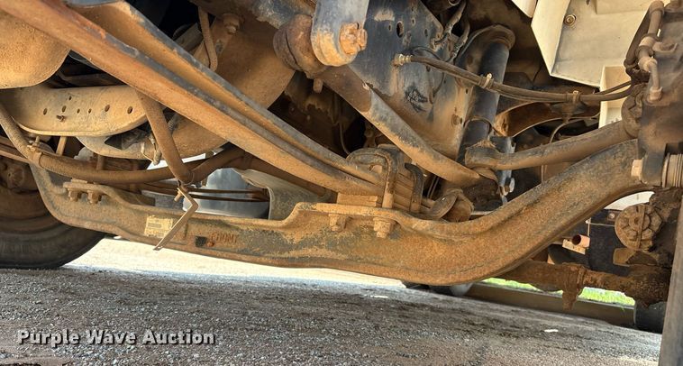 image for item EM2610 2002 International 4700 flatbed truck