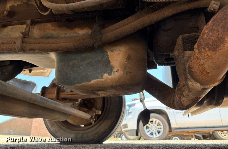 image for item EM2610 2002 International 4700 flatbed truck