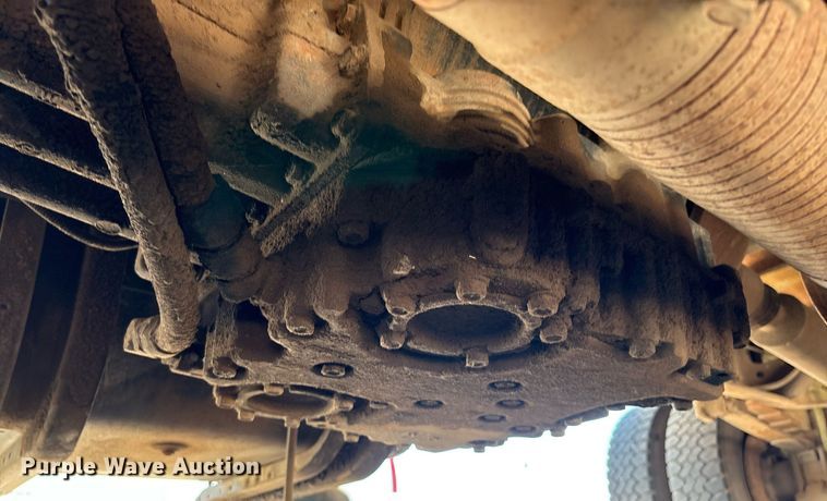 image for item EM2610 2002 International 4700 flatbed truck