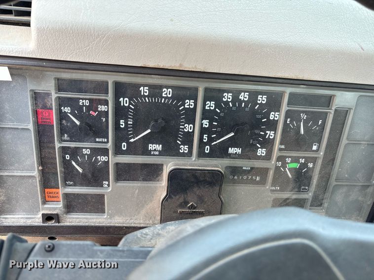 image for item EM2610 2002 International 4700 flatbed truck