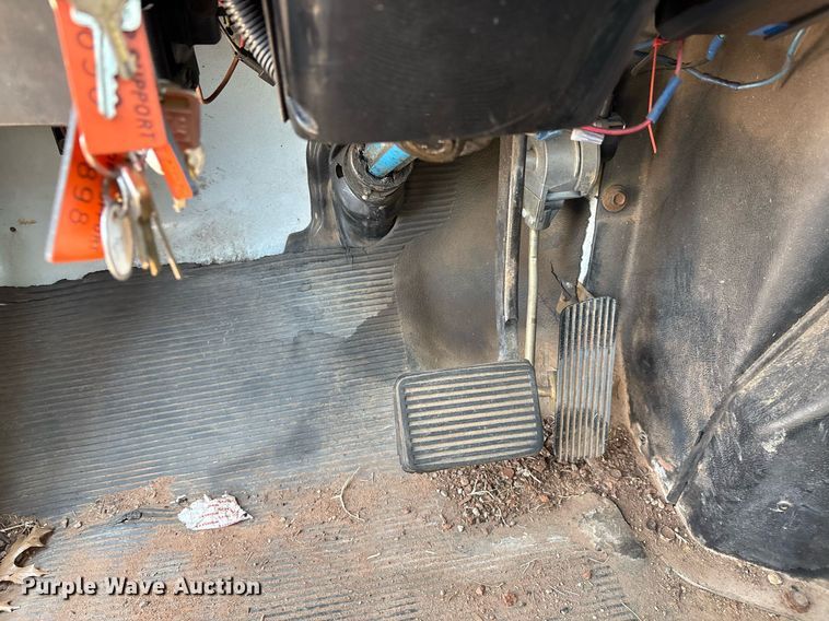 image for item EM2610 2002 International 4700 flatbed truck