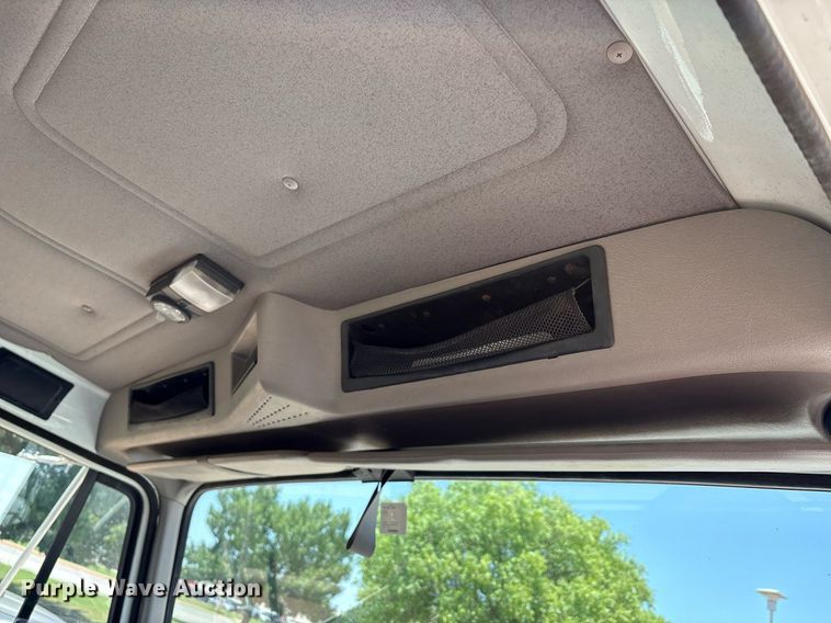 image for item EM2610 2002 International 4700 flatbed truck