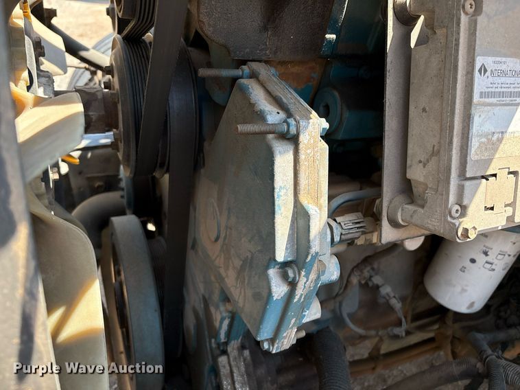 image for item EM2610 2002 International 4700 flatbed truck