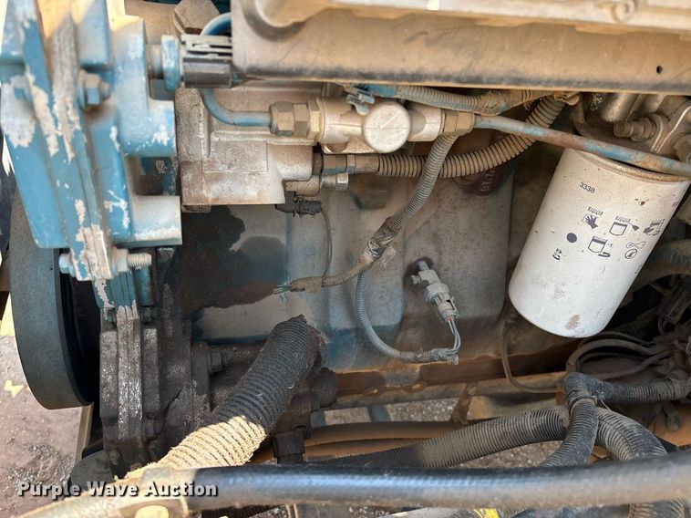 image for item EM2610 2002 International 4700 flatbed truck