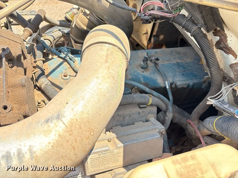 image for item EM2610 2002 International 4700 flatbed truck