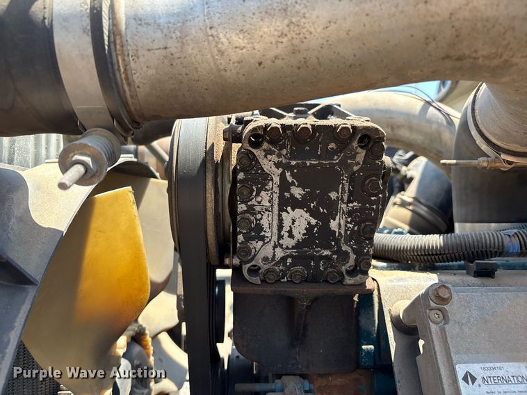 image for item EM2610 2002 International 4700 flatbed truck