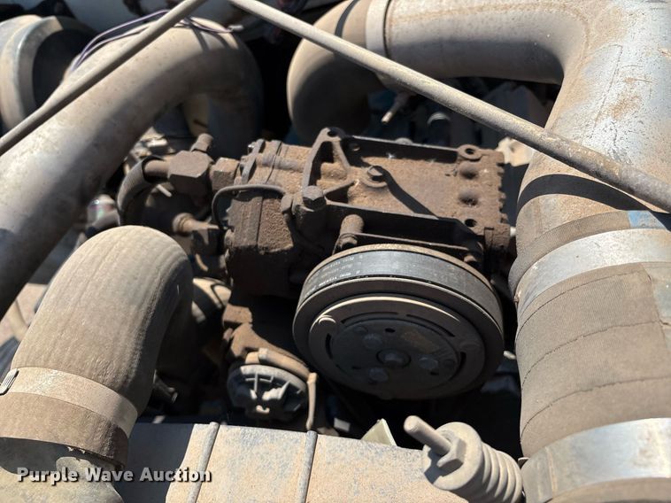 image for item EM2610 2002 International 4700 flatbed truck