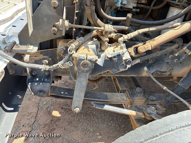 image for item EM2610 2002 International 4700 flatbed truck