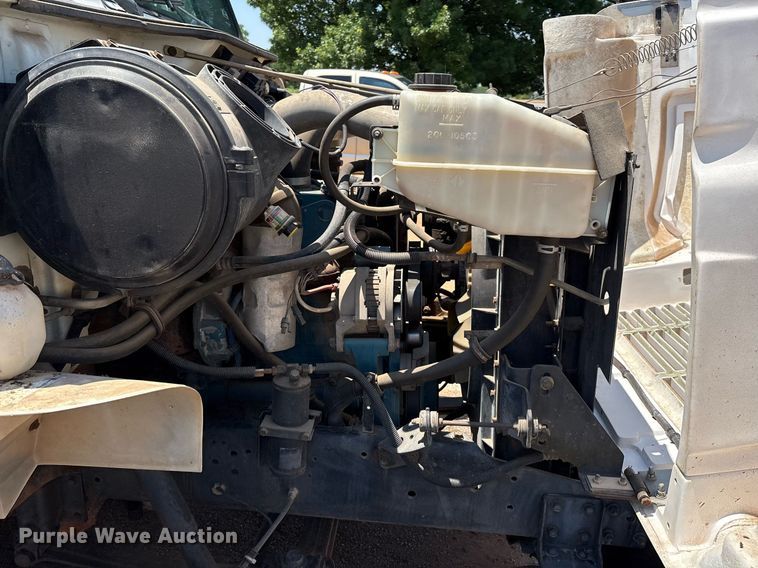 image for item EM2610 2002 International 4700 flatbed truck