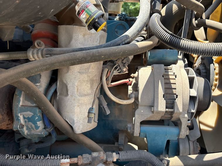 image for item EM2610 2002 International 4700 flatbed truck