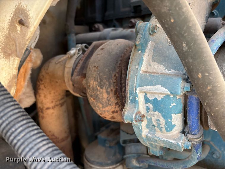 image for item EM2610 2002 International 4700 flatbed truck