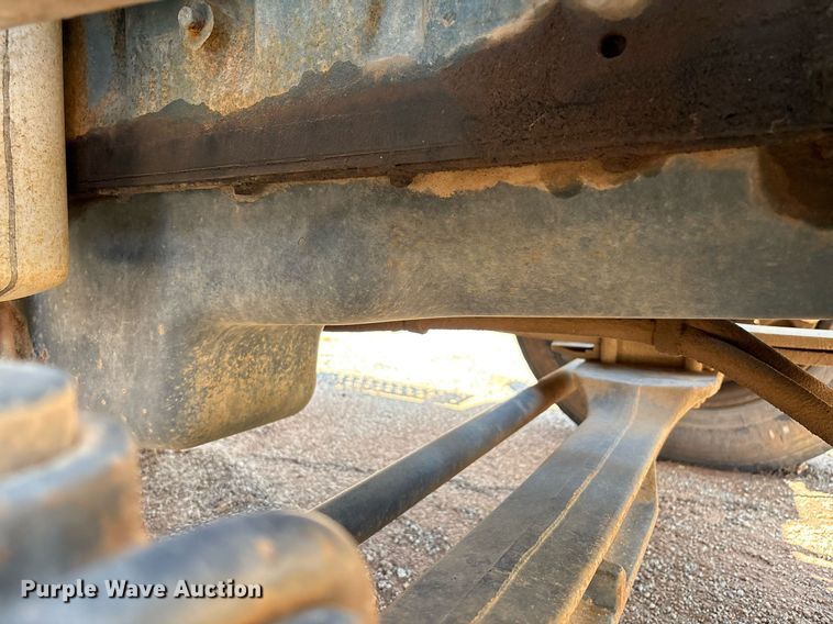 image for item EM2610 2002 International 4700 flatbed truck