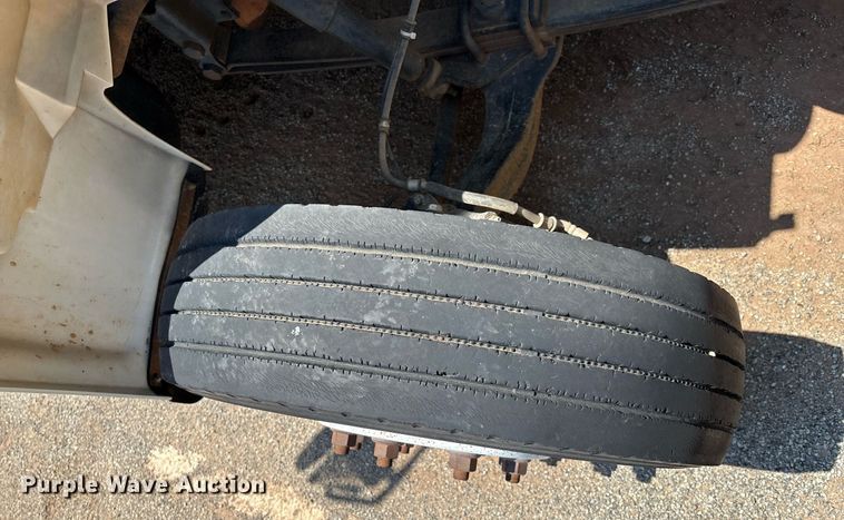 image for item EM2610 2002 International 4700 flatbed truck