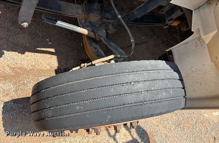 image for item EM2610 2002 International 4700 flatbed truck