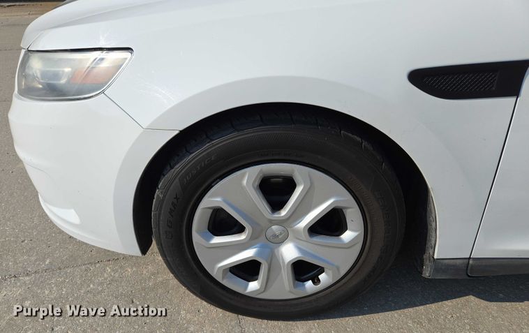 image for item EM7475 2015 Ford Taurus Police Interceptor 