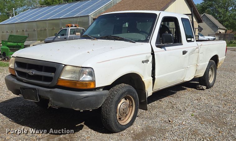 image for item EN3654 1998 Ford Ranger SuperCab pickup truck
