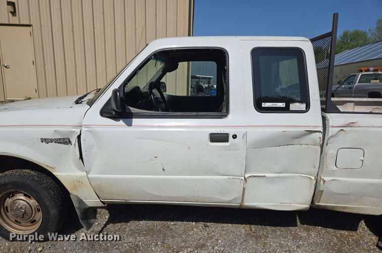 image for item EN3654 1998 Ford Ranger SuperCab pickup truck