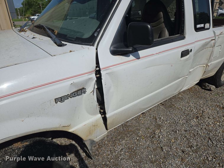 image for item EN3654 1998 Ford Ranger SuperCab pickup truck