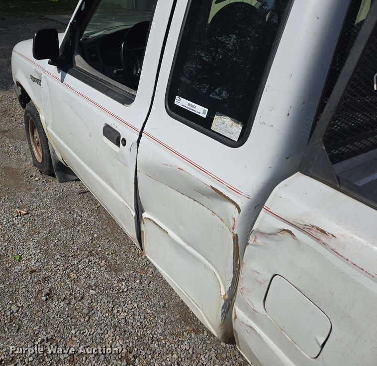 image for item EN3654 1998 Ford Ranger SuperCab pickup truck