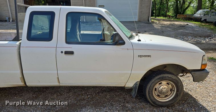 image for item EN3654 1998 Ford Ranger SuperCab pickup truck