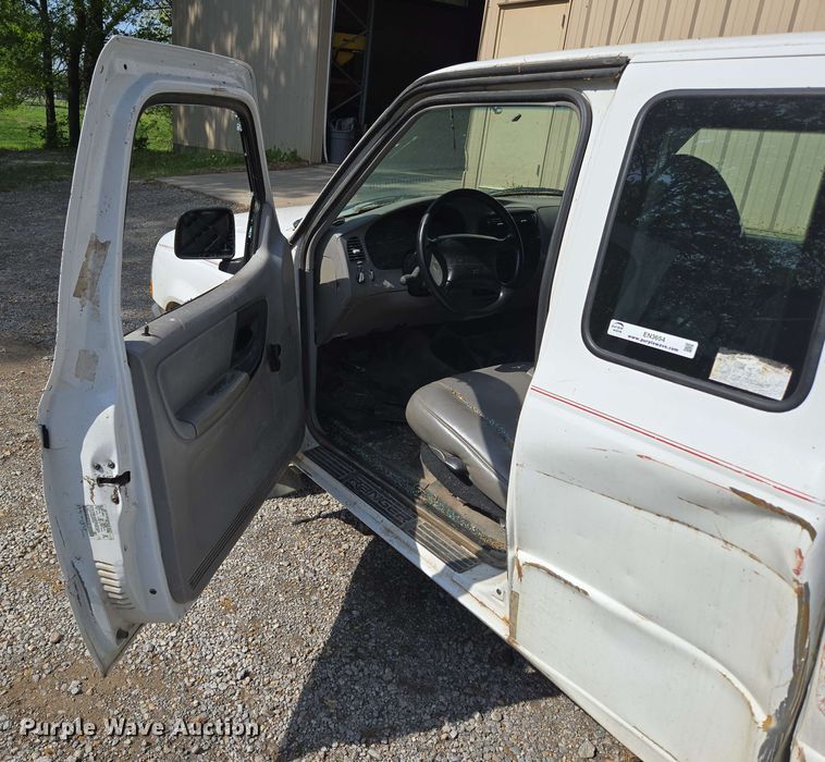 image for item EN3654 1998 Ford Ranger SuperCab pickup truck