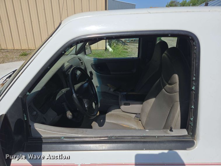 image for item EN3654 1998 Ford Ranger SuperCab pickup truck