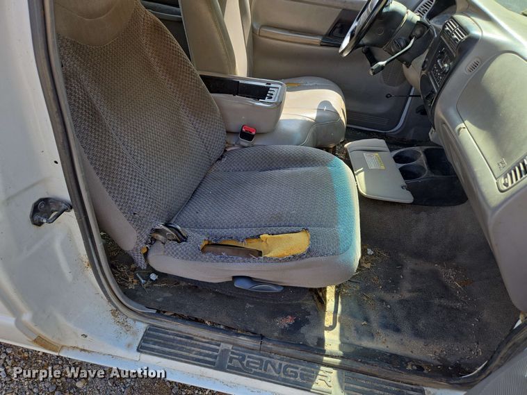 image for item EN3654 1998 Ford Ranger SuperCab pickup truck