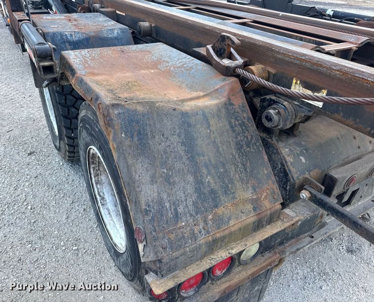 image for item EN4565 2010 International 7400 roll-off container truck