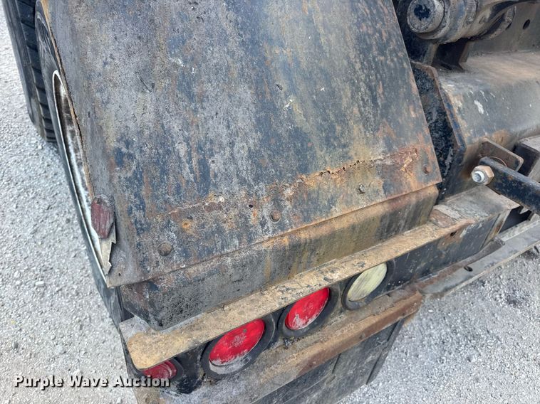 image for item EN4565 2010 International 7400 roll-off container truck