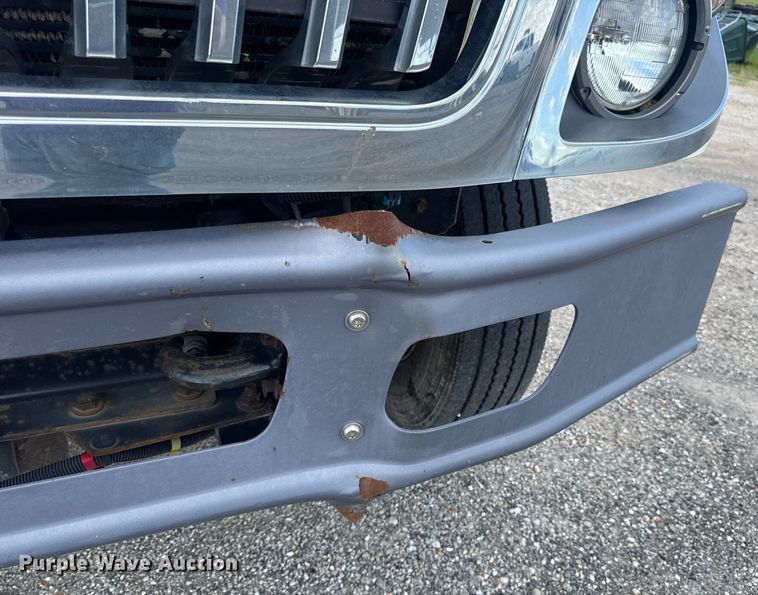 image for item EN4565 2010 International 7400 roll-off container truck