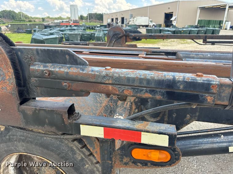 image for item EN4565 2010 International 7400 roll-off container truck