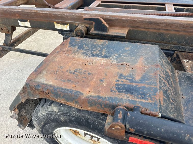 image for item EN4565 2010 International 7400 roll-off container truck