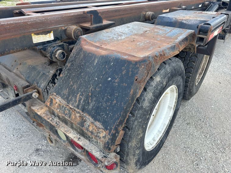 image for item EN4565 2010 International 7400 roll-off container truck