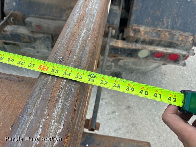 image for item EN4565 2010 International 7400 roll-off container truck