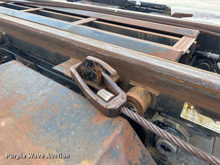 image for item EN4565 2010 International 7400 roll-off container truck