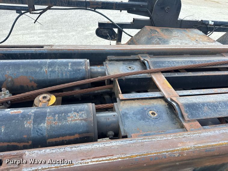 image for item EN4565 2010 International 7400 roll-off container truck