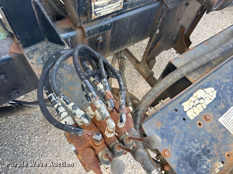 image for item EN4565 2010 International 7400 roll-off container truck