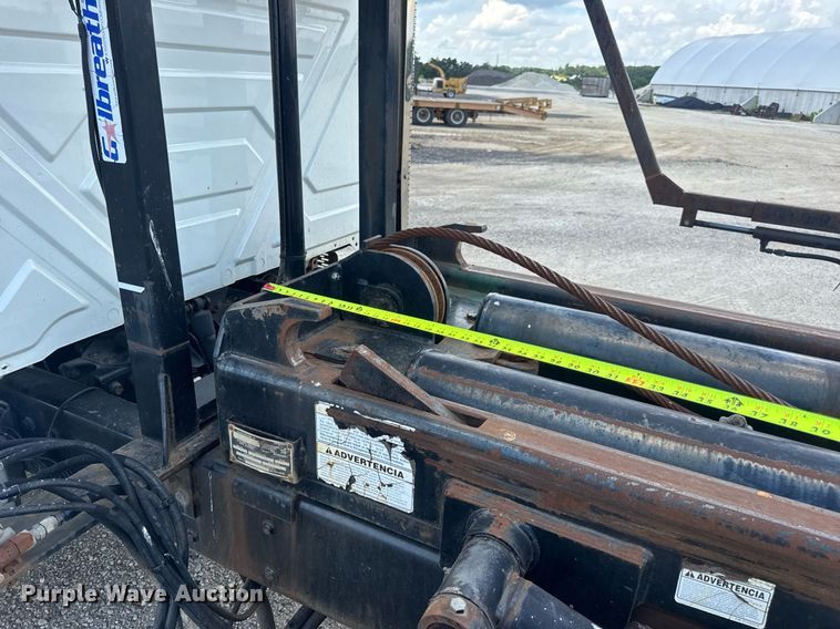 image for item EN4565 2010 International 7400 roll-off container truck