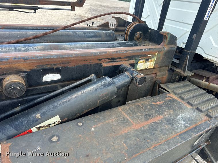 image for item EN4565 2010 International 7400 roll-off container truck