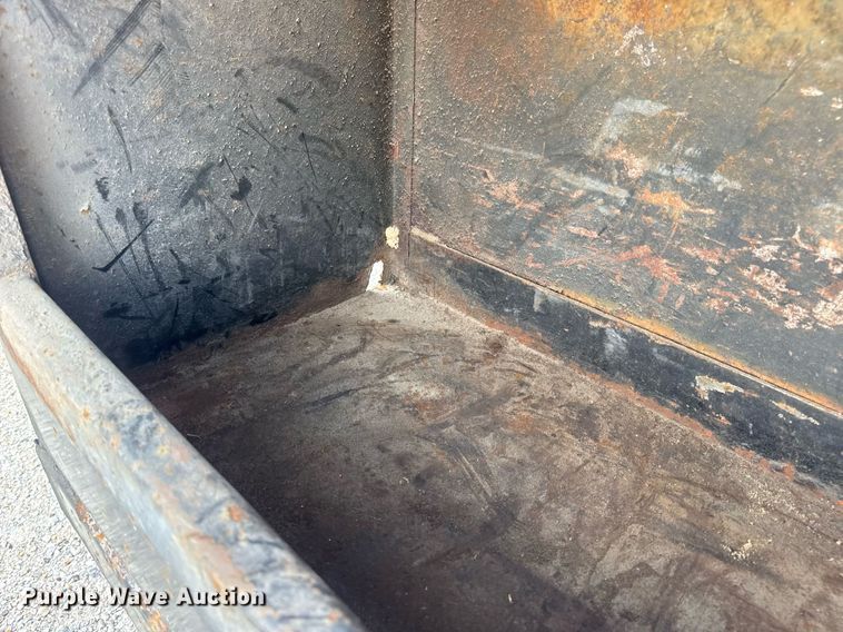 image for item EN4565 2010 International 7400 roll-off container truck