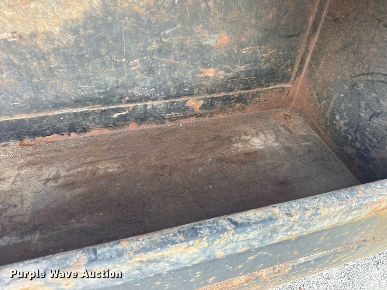 image for item EN4565 2010 International 7400 roll-off container truck