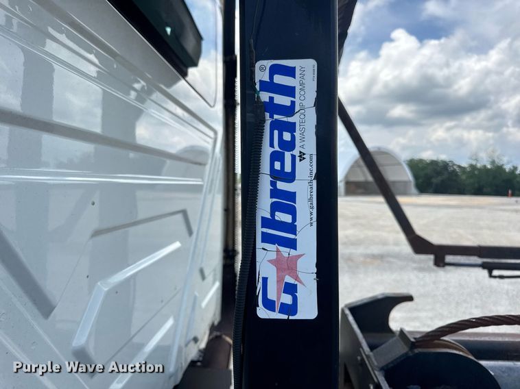 image for item EN4565 2010 International 7400 roll-off container truck