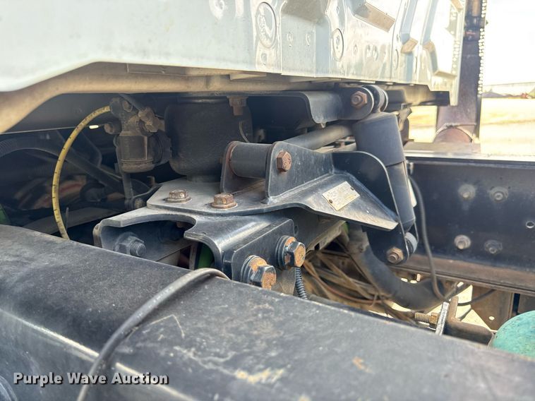 image for item EN4565 2010 International 7400 roll-off container truck