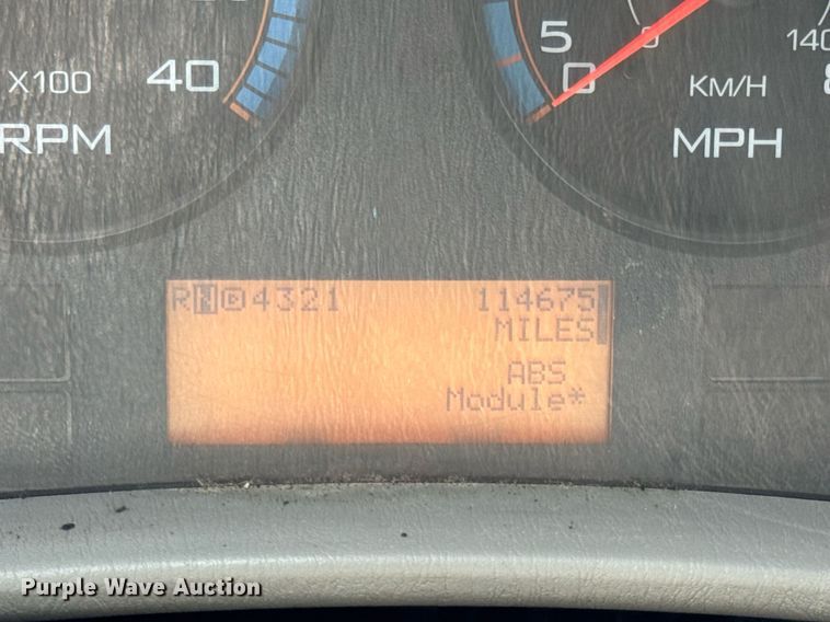 image for item EN4565 2010 International 7400 roll-off container truck