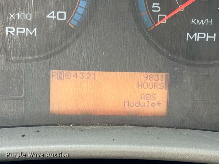 image for item EN4565 2010 International 7400 roll-off container truck