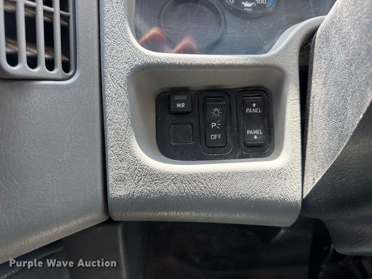 image for item EN4565 2010 International 7400 roll-off container truck