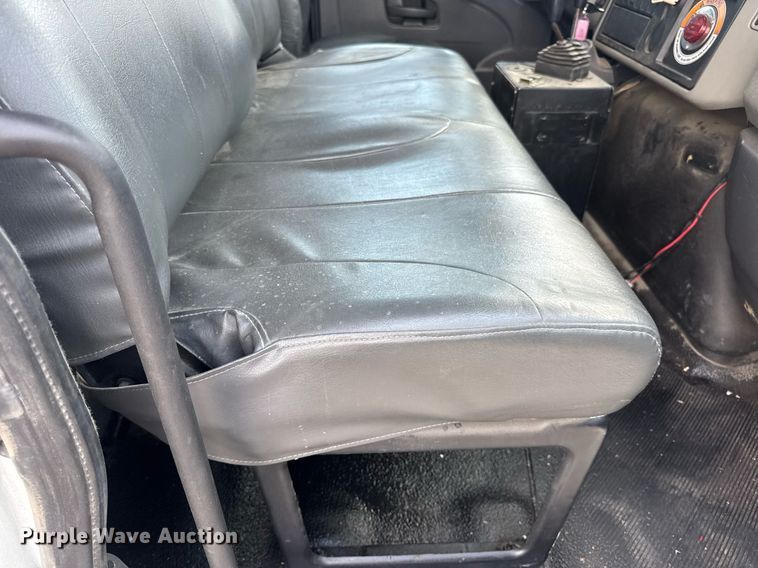 image for item EN4565 2010 International 7400 roll-off container truck