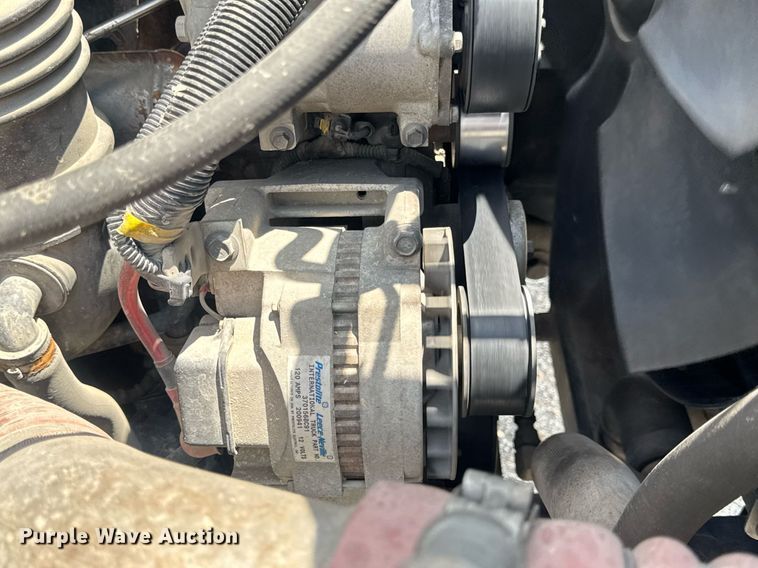 image for item EN4565 2010 International 7400 roll-off container truck