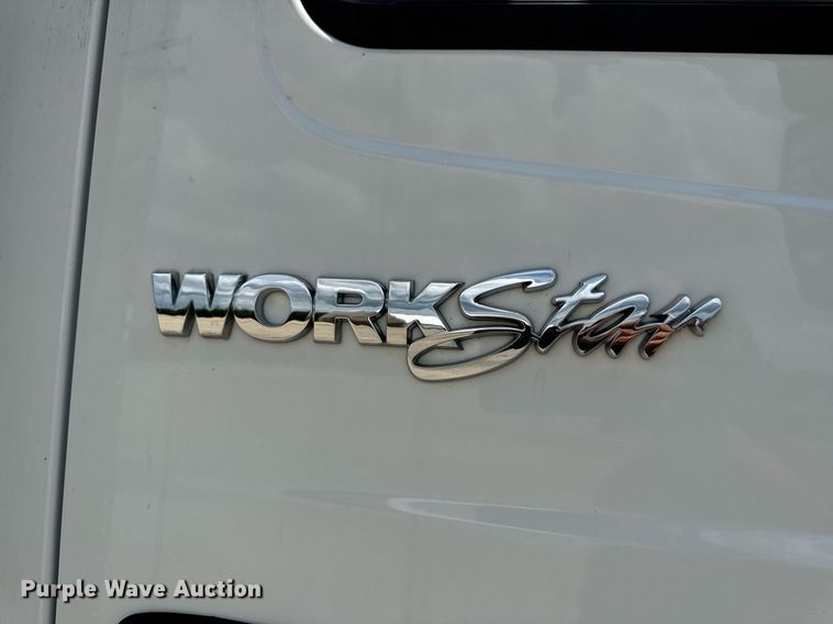 image for item EN4565 2010 International 7400 roll-off container truck